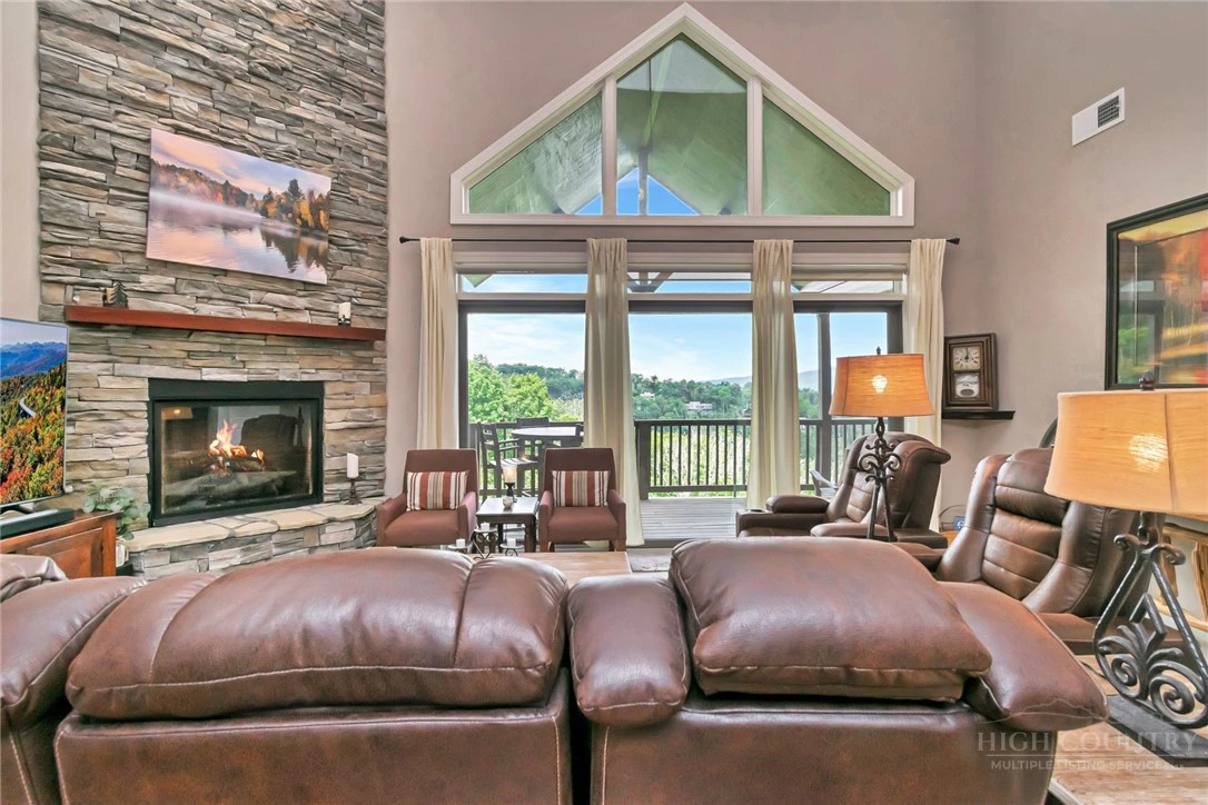 Image number 4 for the current listing
