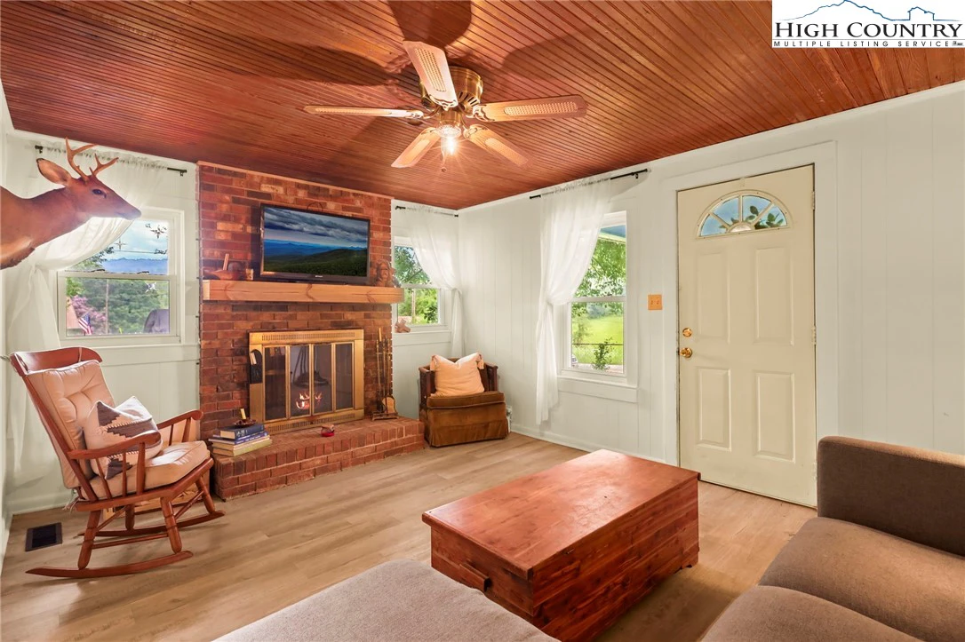 Image number 20 for the current listing