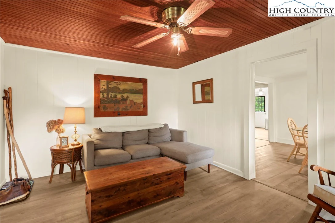 Image number 12 for the current listing