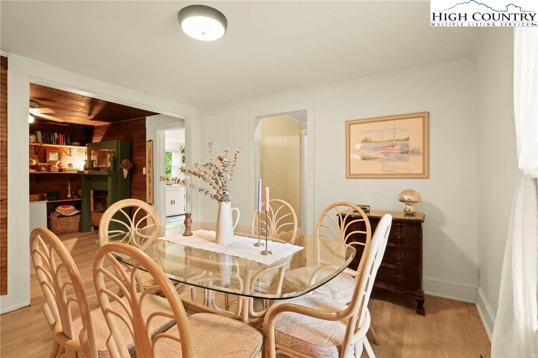 Image number 11 for the current listing