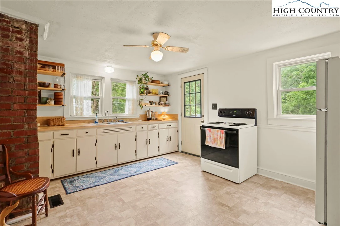 Image number 18 for the current listing