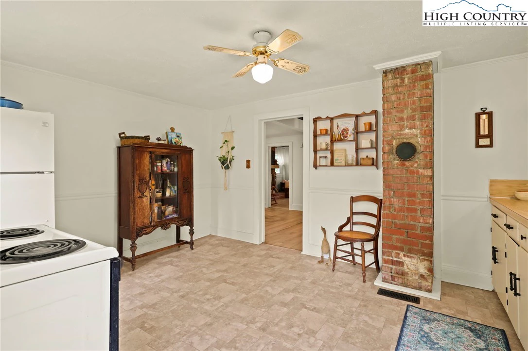 Image number 22 for the current listing