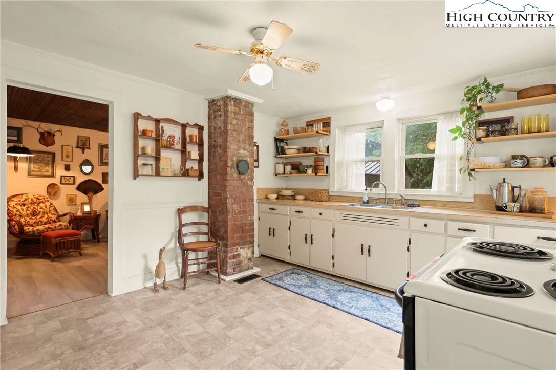 Image number 2 for the current listing