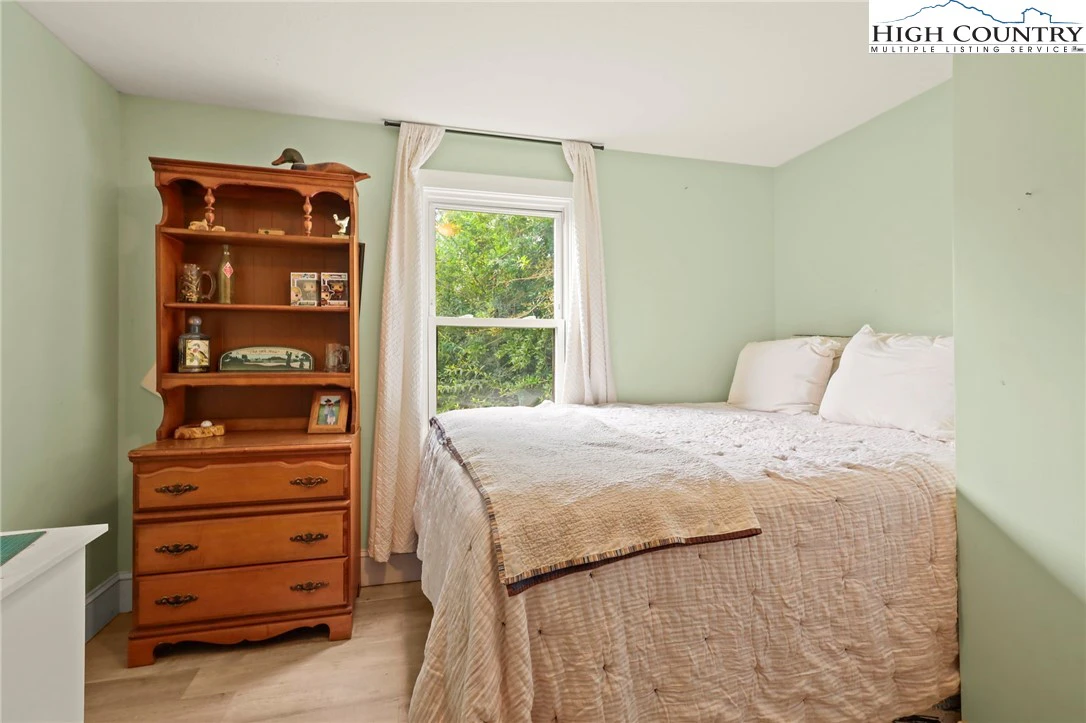 Image number 8 for the current listing