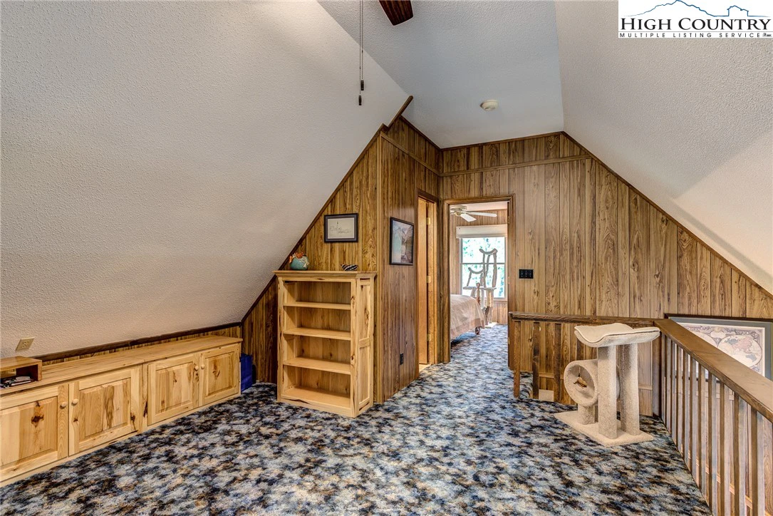 Image number 9 for the current listing