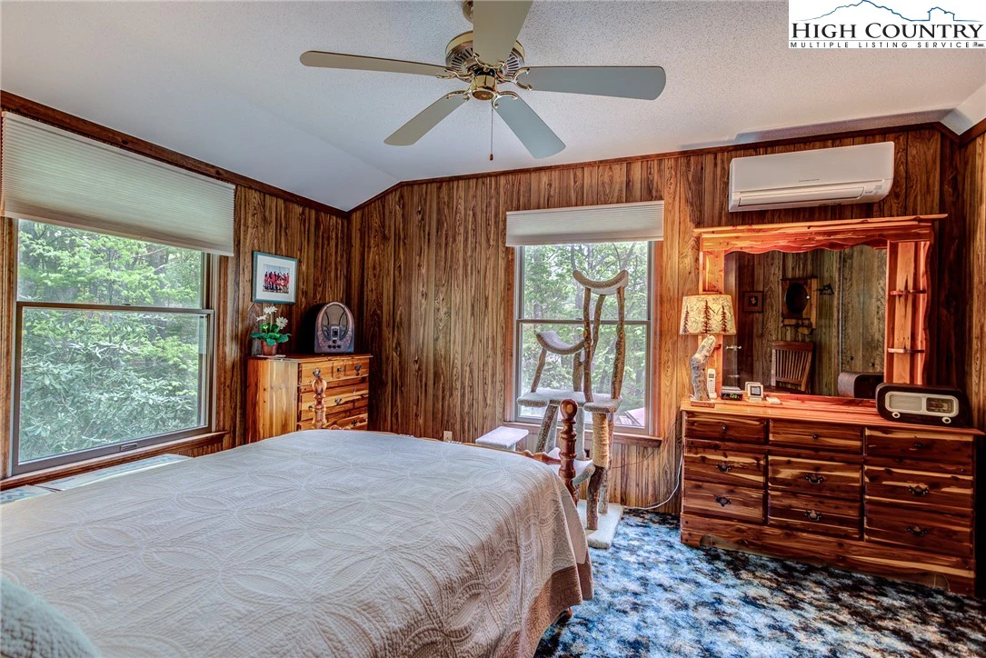 Image number 2 for the current listing