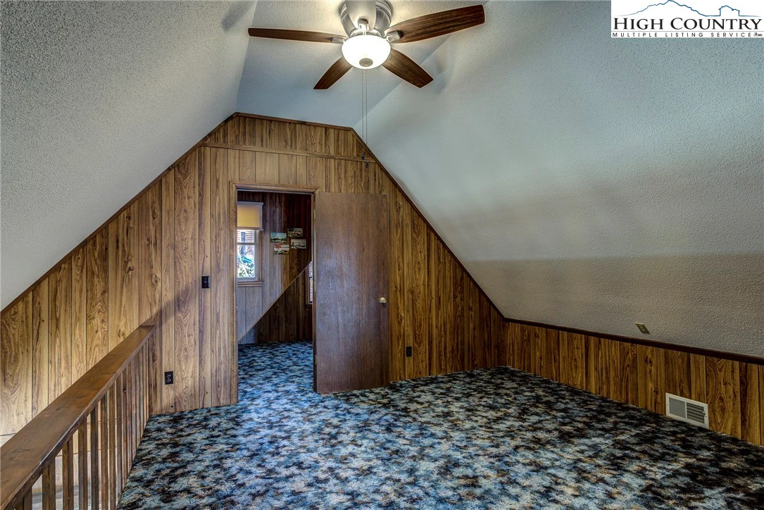 Image number 4 for the current listing