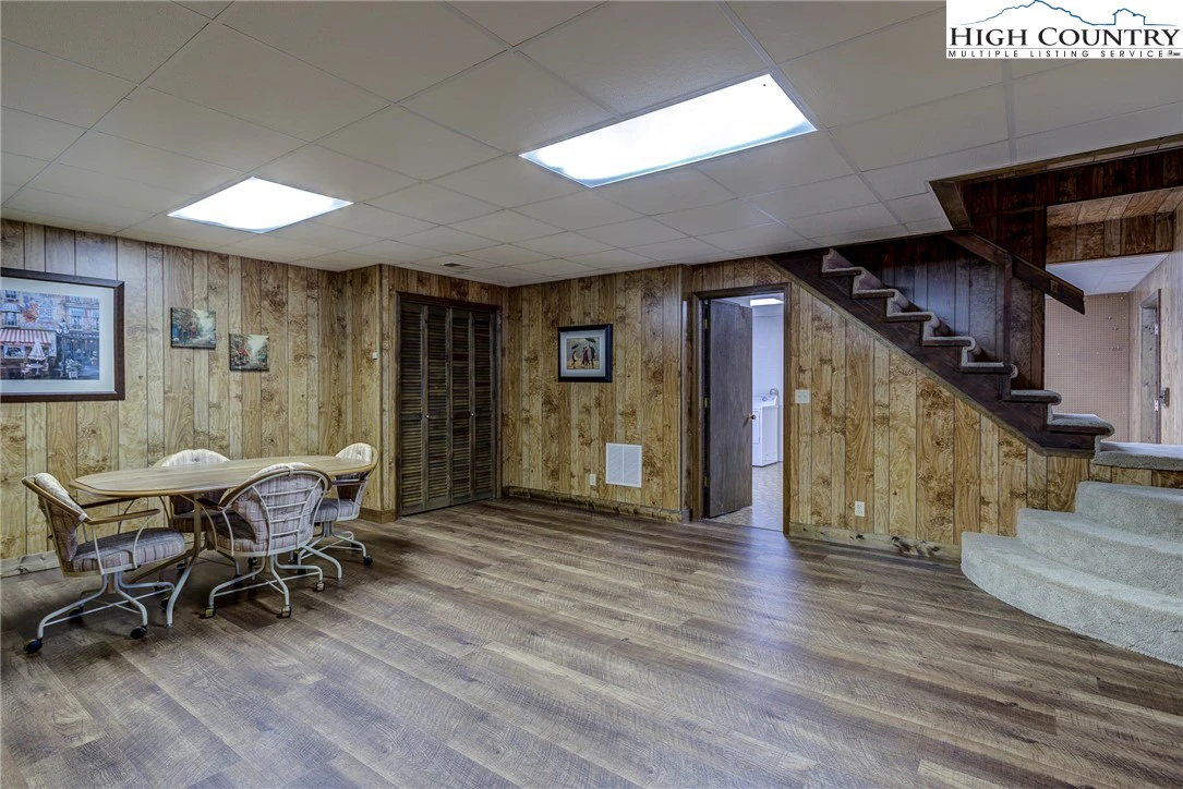 Image number 12 for the current listing
