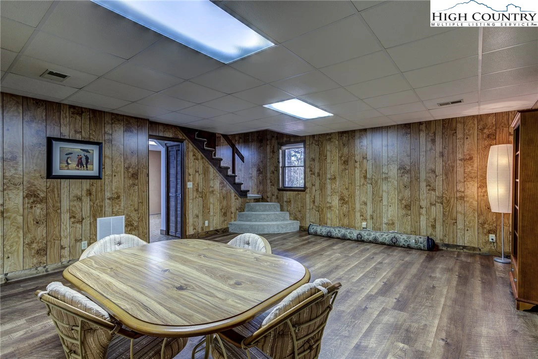 Image number 14 for the current listing