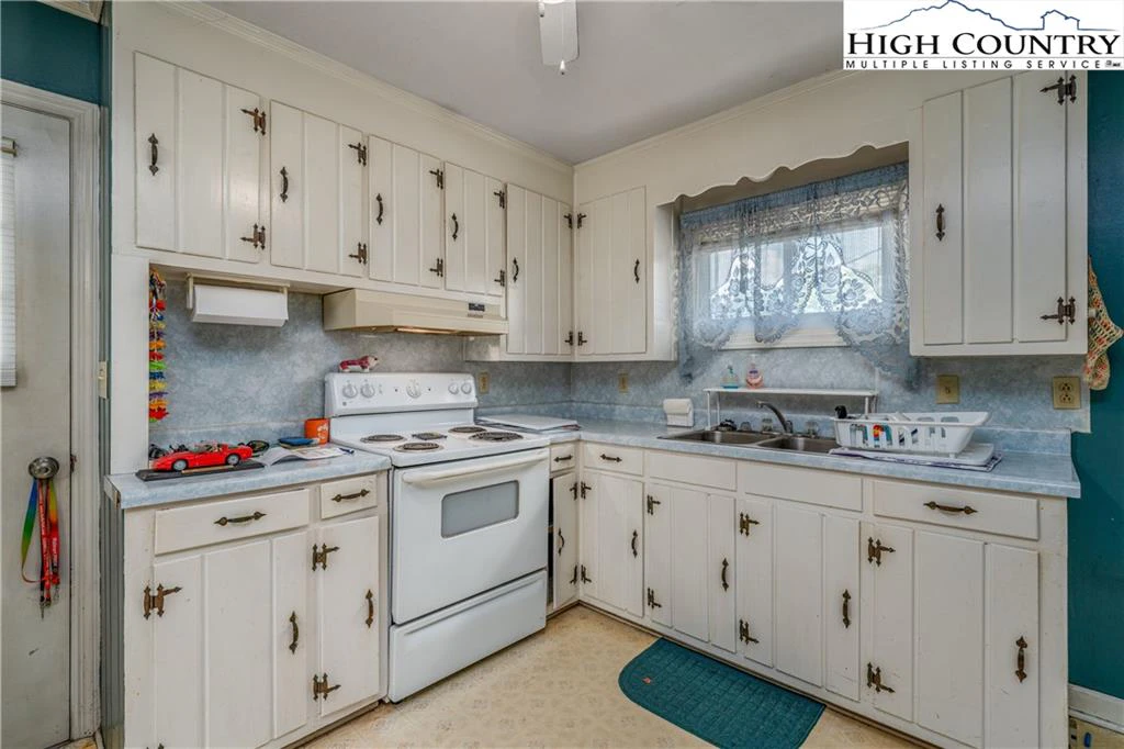 Image number 21 for the current listing