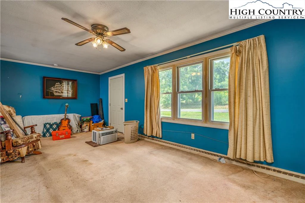Image number 18 for the current listing