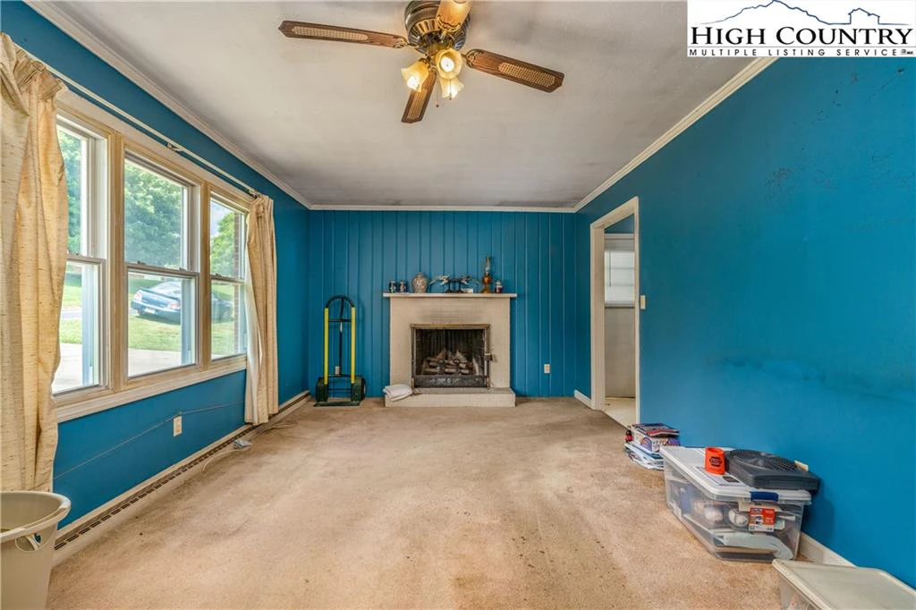 Image number 3 for the current listing
