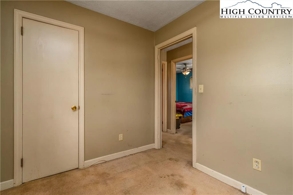 Image number 6 for the current listing