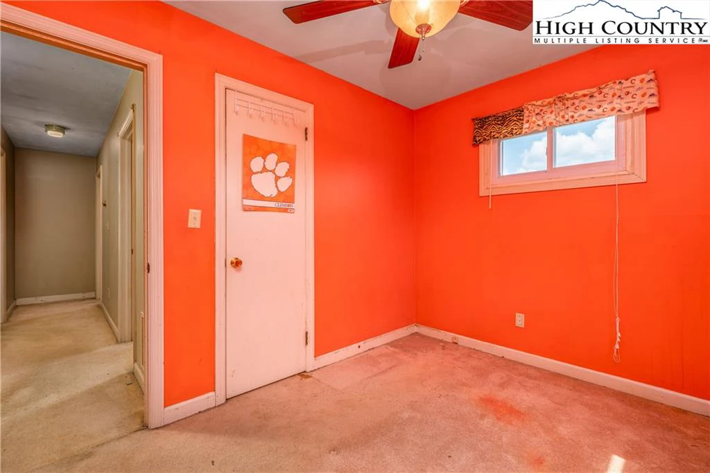 Image number 11 for the current listing