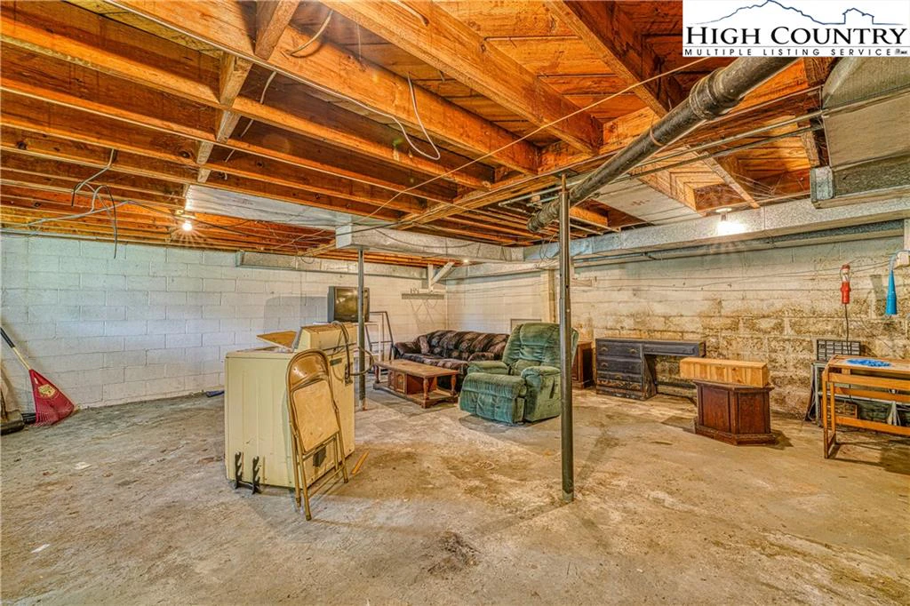 Image number 13 for the current listing