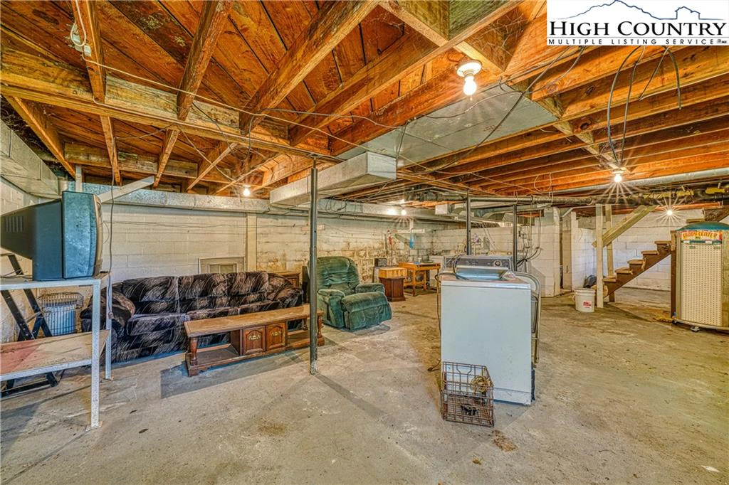 Image number 14 for the current listing