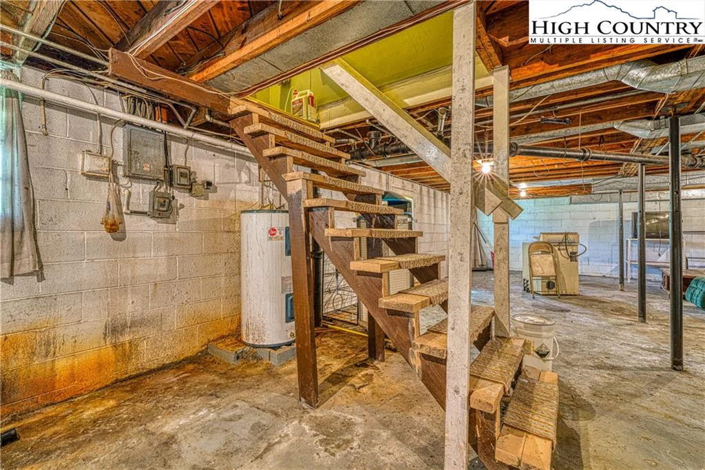 Image number 17 for the current listing