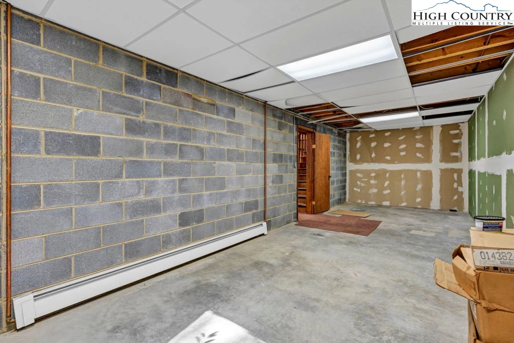 Image number 5 for the current listing