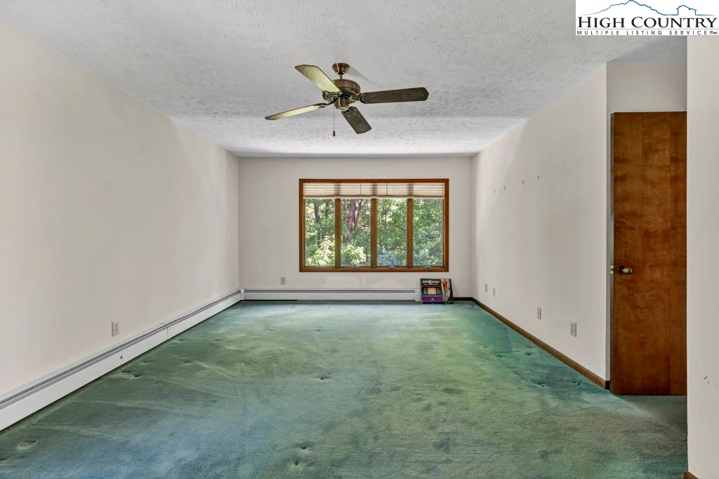 Image number 11 for the current listing