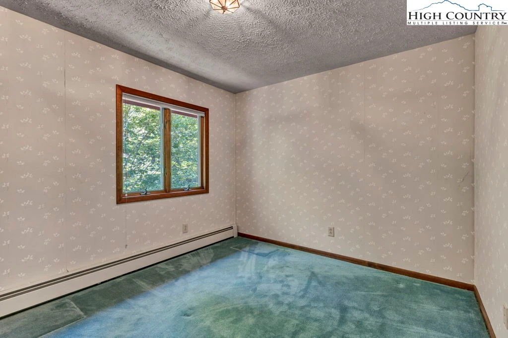 Image number 16 for the current listing