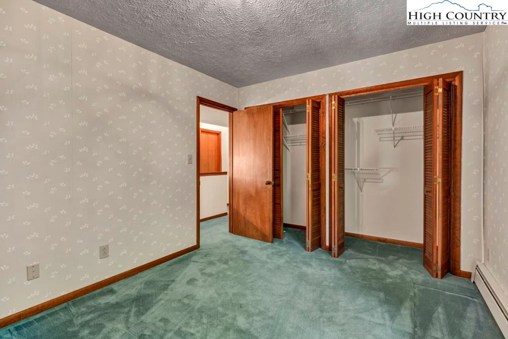 Image number 17 for the current listing