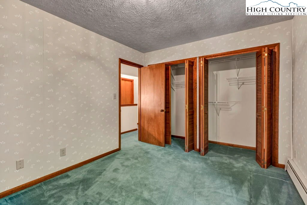 Image number 17 for the current listing