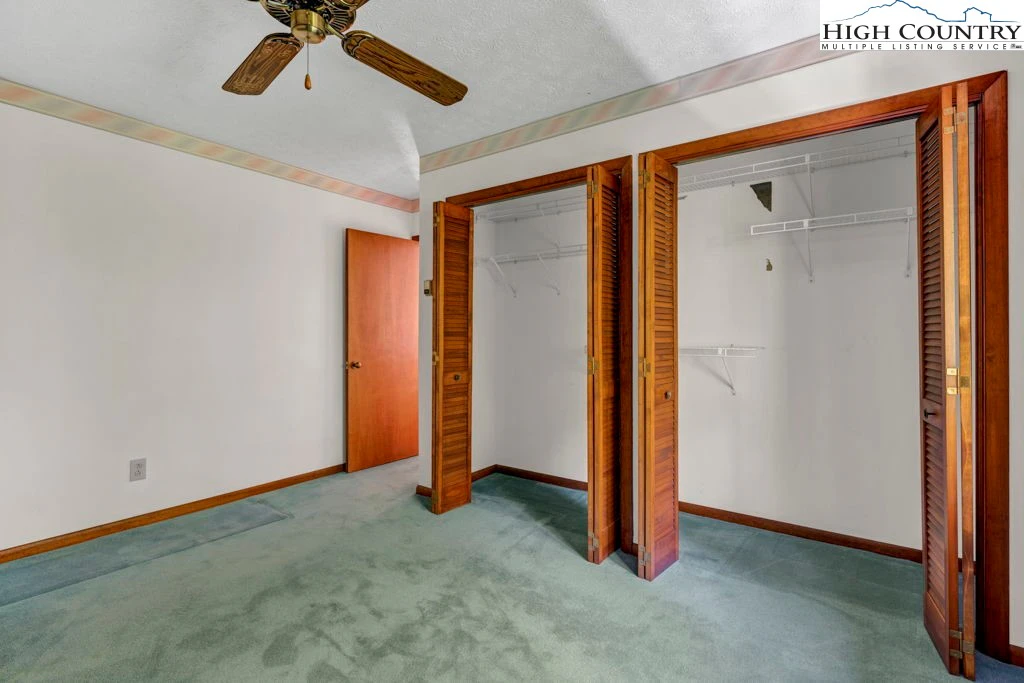 Image number 19 for the current listing