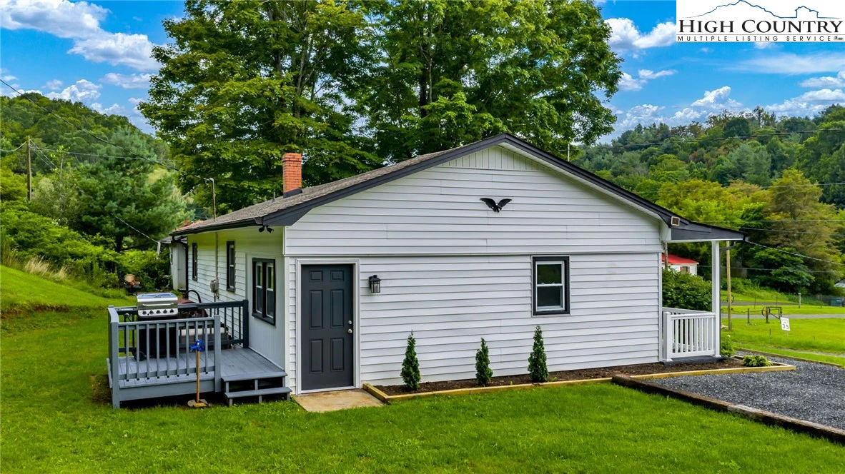 Image number 17 for the current listing