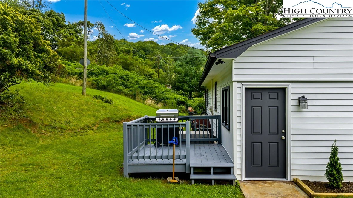 Image number 11 for the current listing