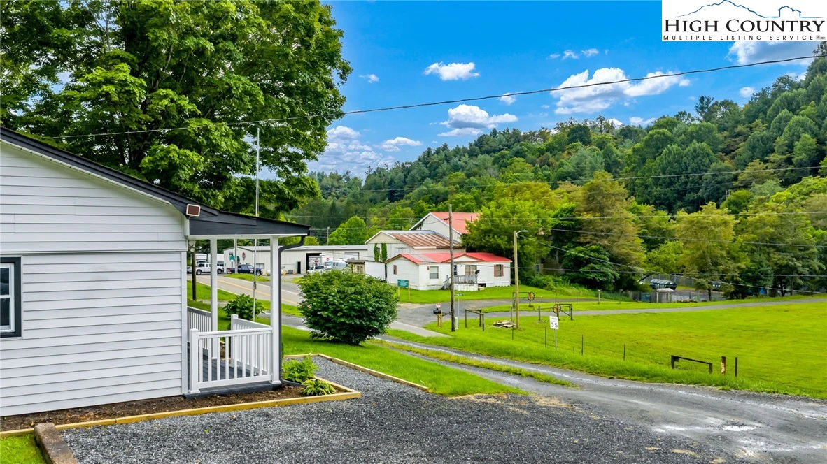 Image number 14 for the current listing
