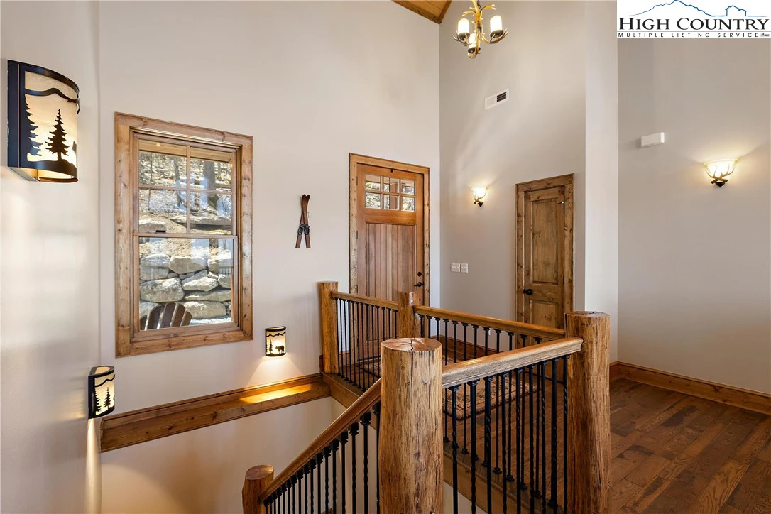 Image number 13 for the current listing