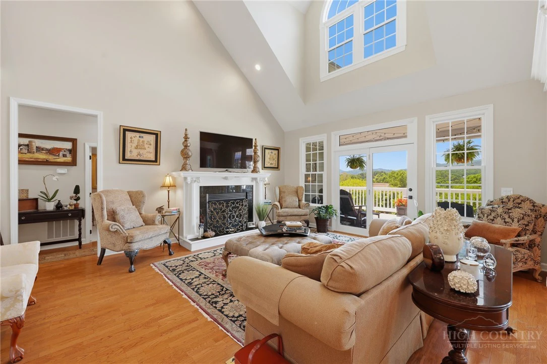 Image number 6 for the current listing
