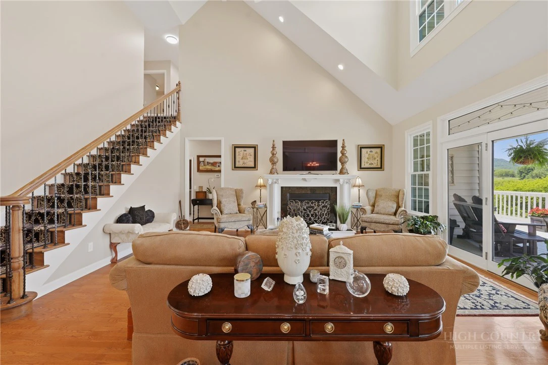 Image number 7 for the current listing