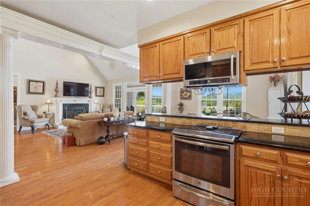 Image number 11 for the current listing