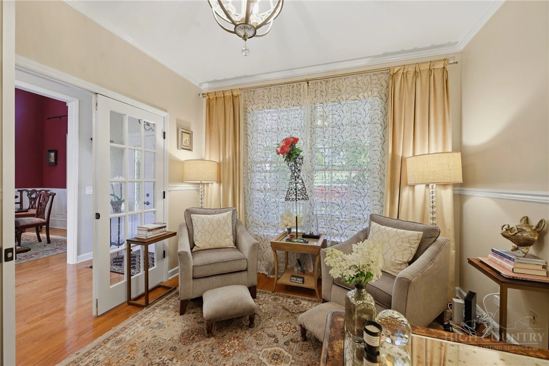 Image number 15 for the current listing