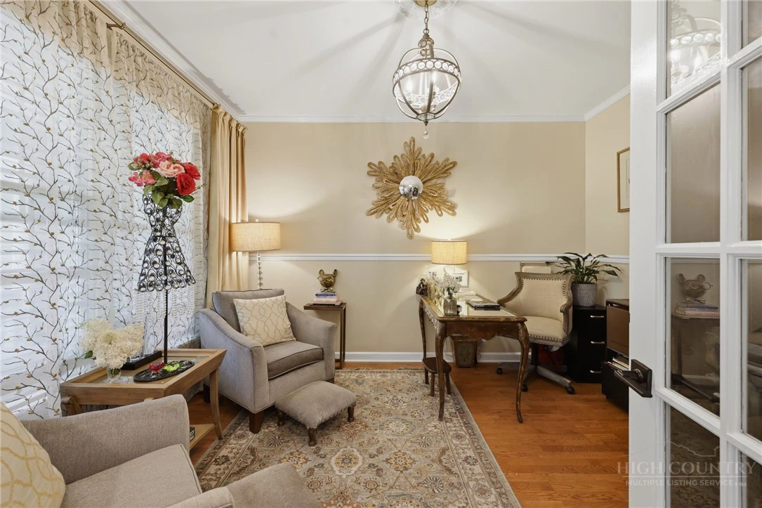 Image number 16 for the current listing