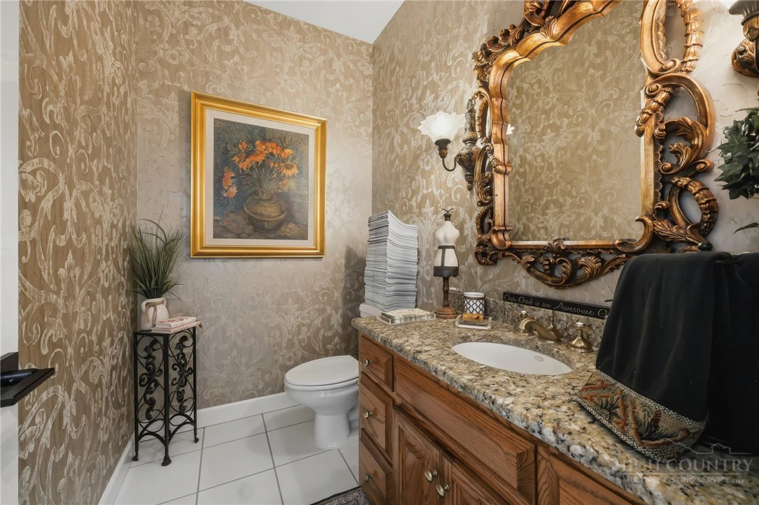 Image number 21 for the current listing