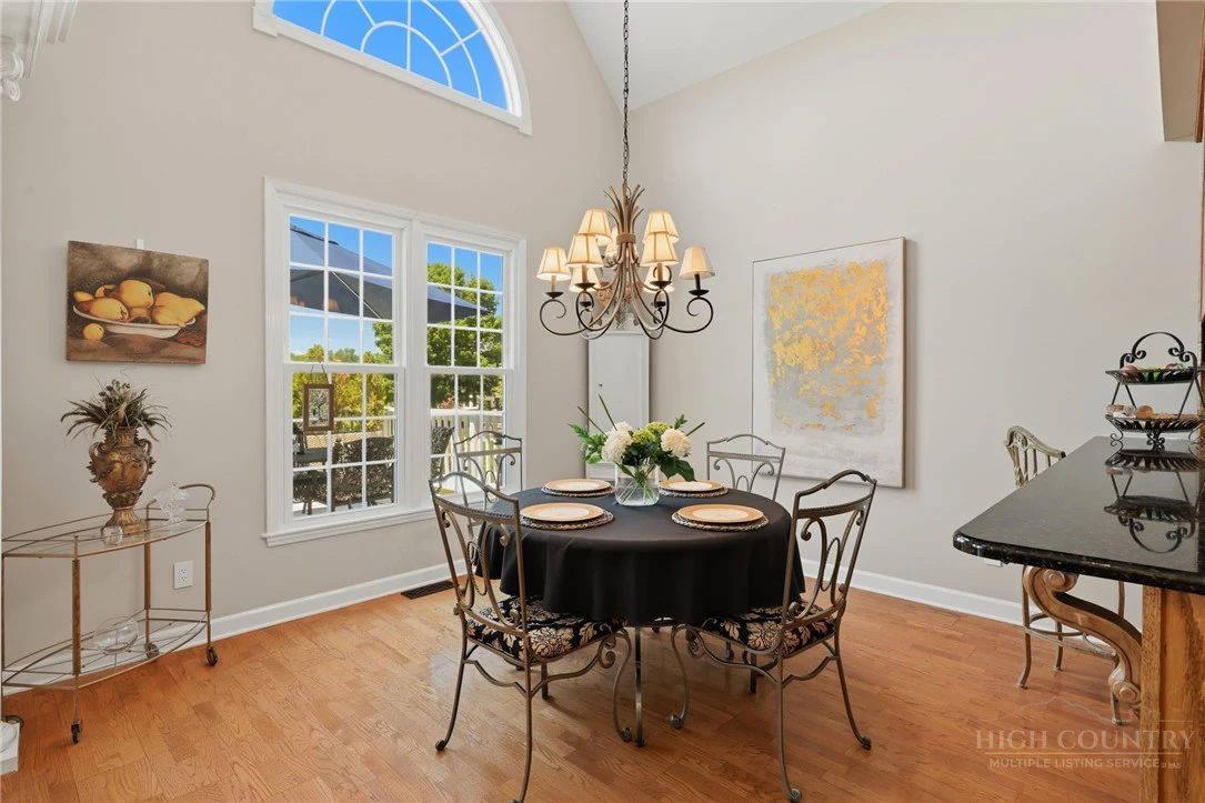 Image number 10 for the current listing