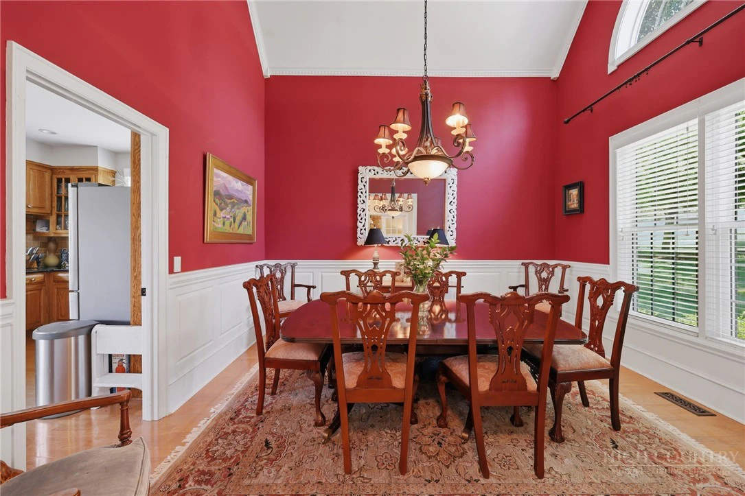 Image number 14 for the current listing