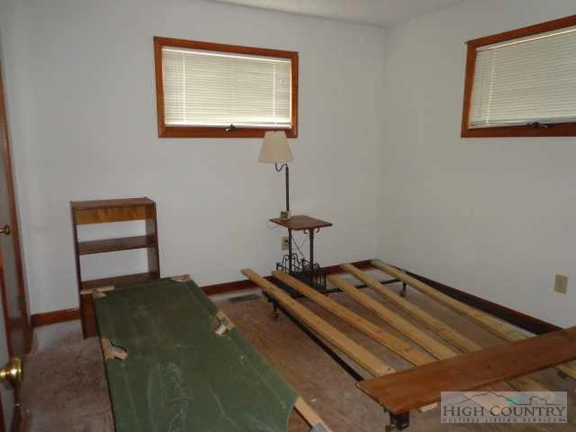 Image number 16 for the current listing