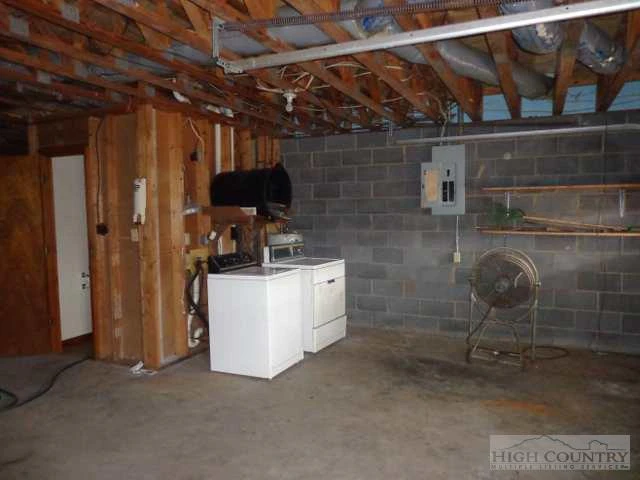 Image number 15 for the current listing