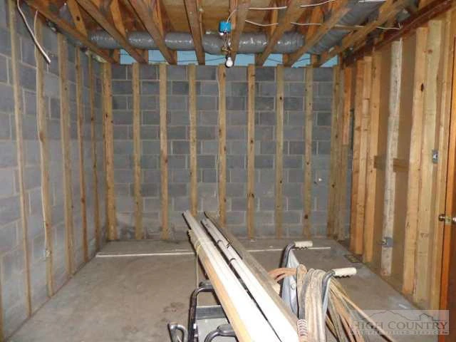 Image number 13 for the current listing