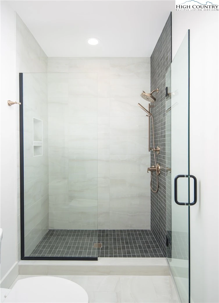 Image number 7 for the current listing