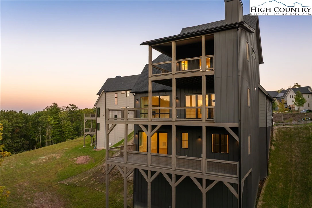 Image number 11 for the current listing