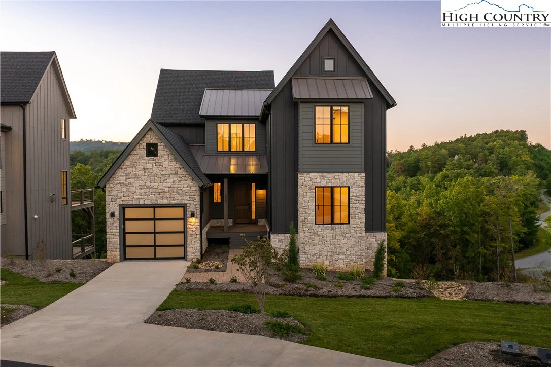Image number 1 for the current listing