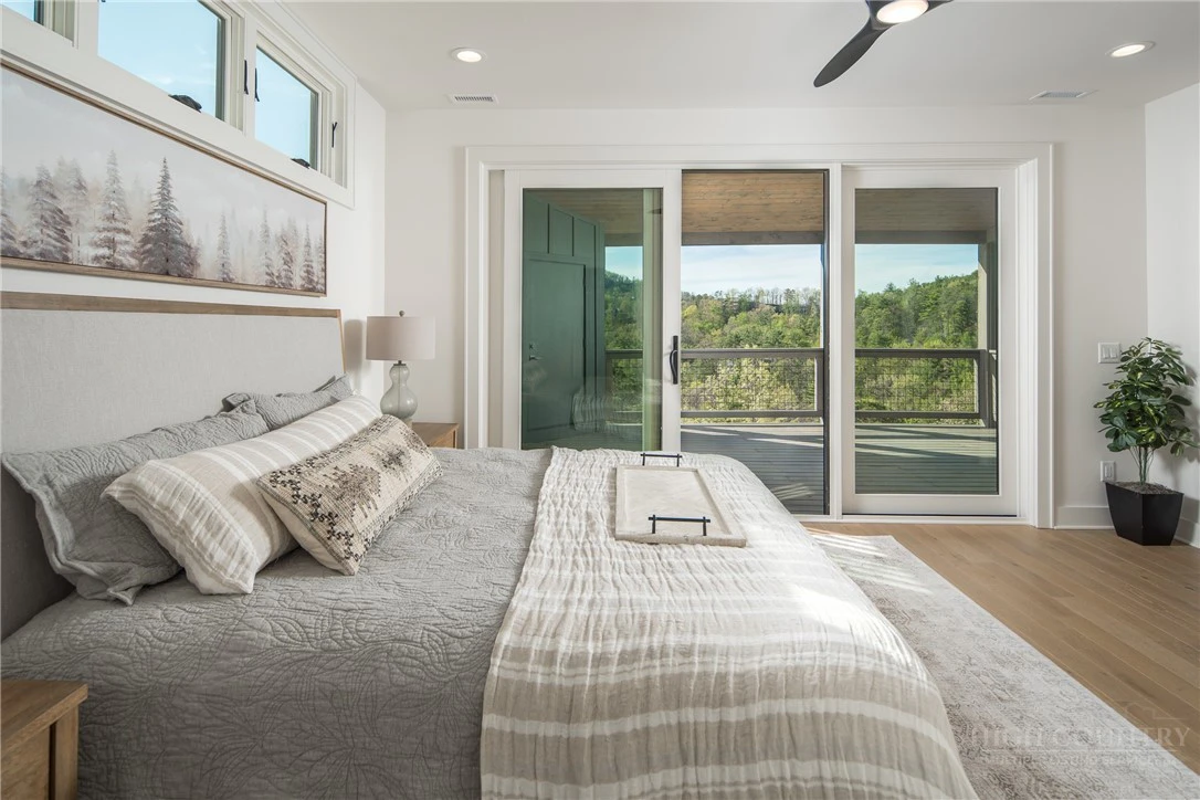Image number 5 for the current listing