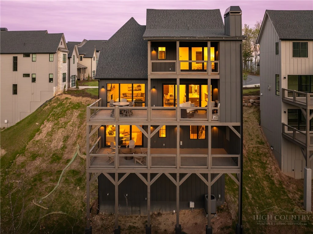 Image number 12 for the current listing