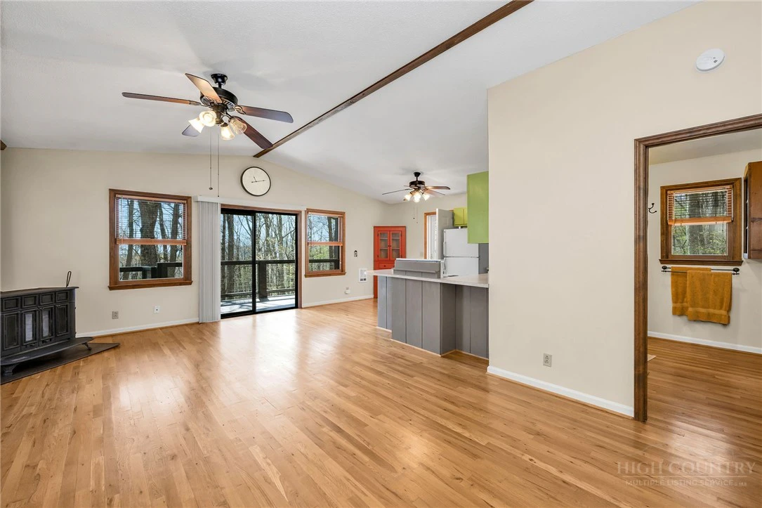 Image number 7 for the current listing