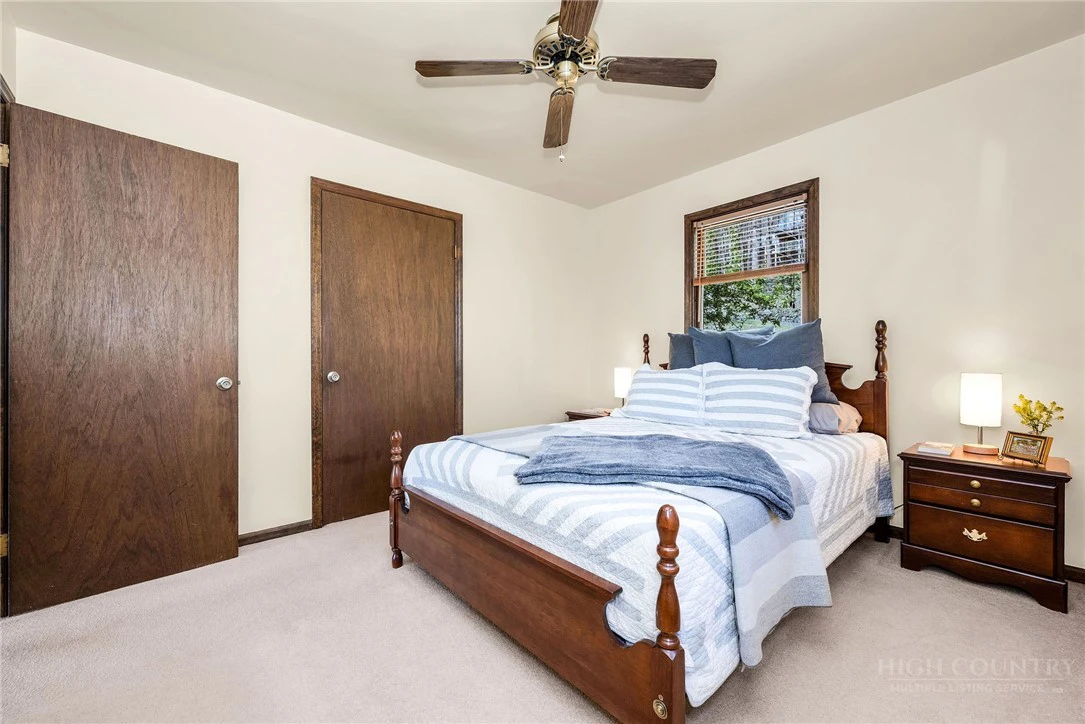 Image number 15 for the current listing
