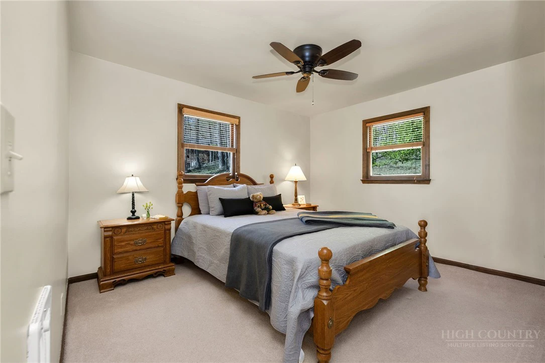 Image number 16 for the current listing